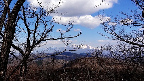 24-12経塚山山頂4月.jpg